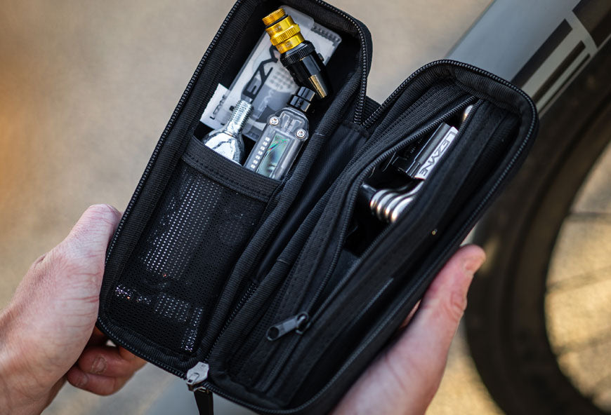 LEZYNE FLOW TOOL CADDY PRO 自転車 ツールケース ボトルケージ 防水素材 収納ケース BLACK